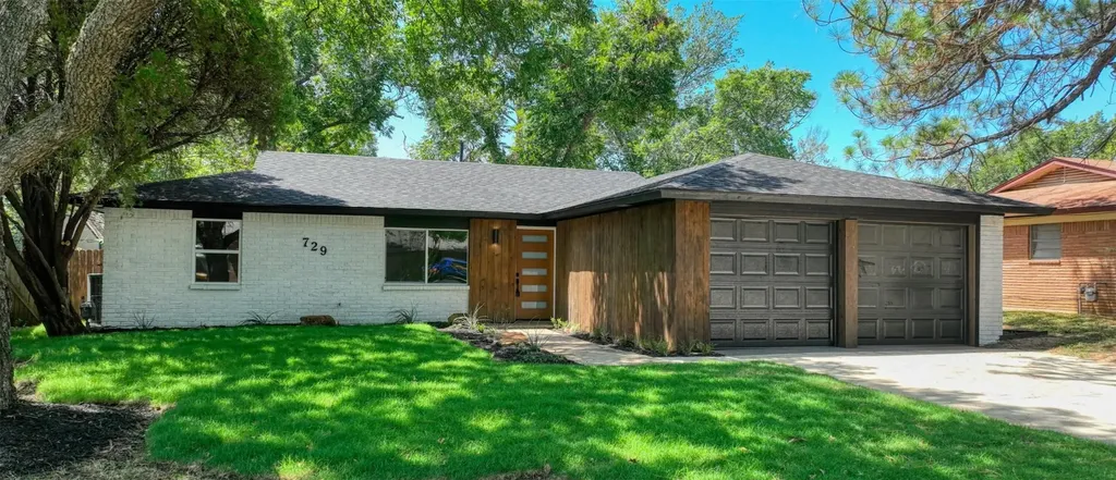 729 Oakwood Avenue Hurst TX 76053