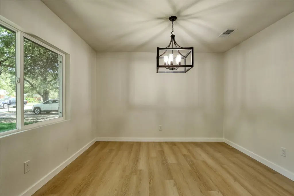729 Oakwood Avenue Hurst TX 76053