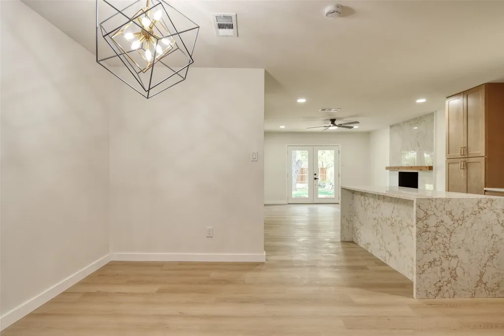 729 Oakwood Avenue Hurst TX 76053