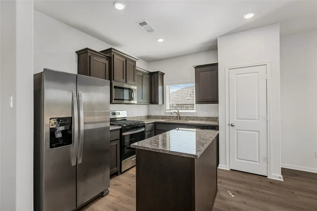 904 Cawthorne Trail Fort Worth TX 76108