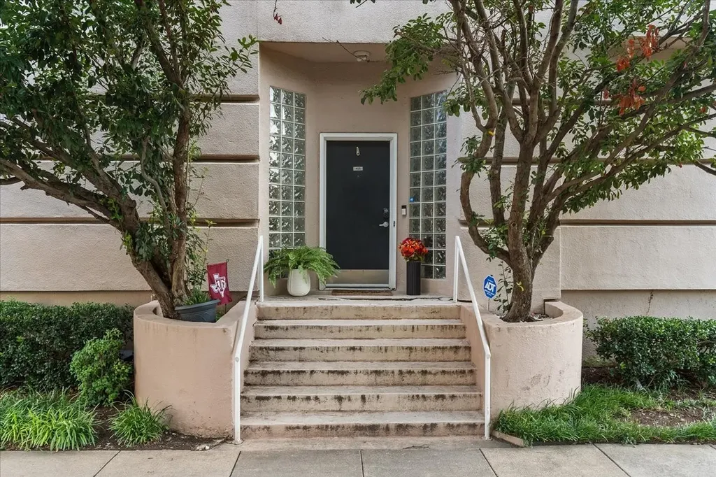 4040 Avondale Avenue Dallas TX 75219