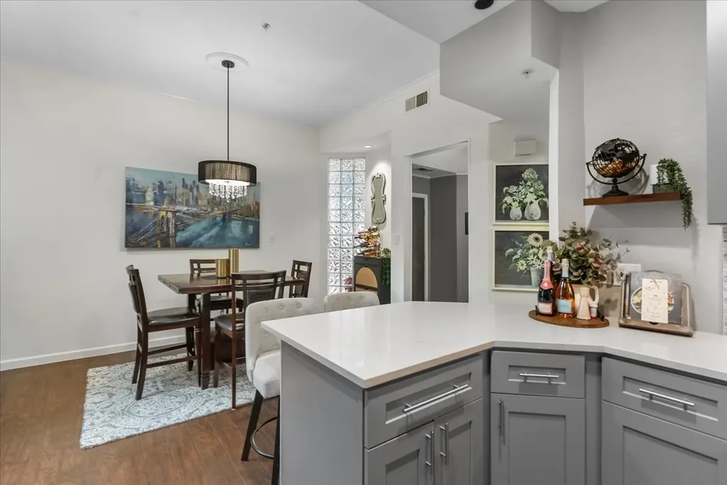 4040 Avondale Avenue Dallas TX 75219