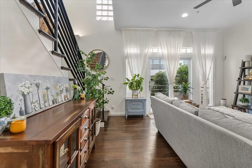 4040 Avondale Avenue Dallas TX 75219