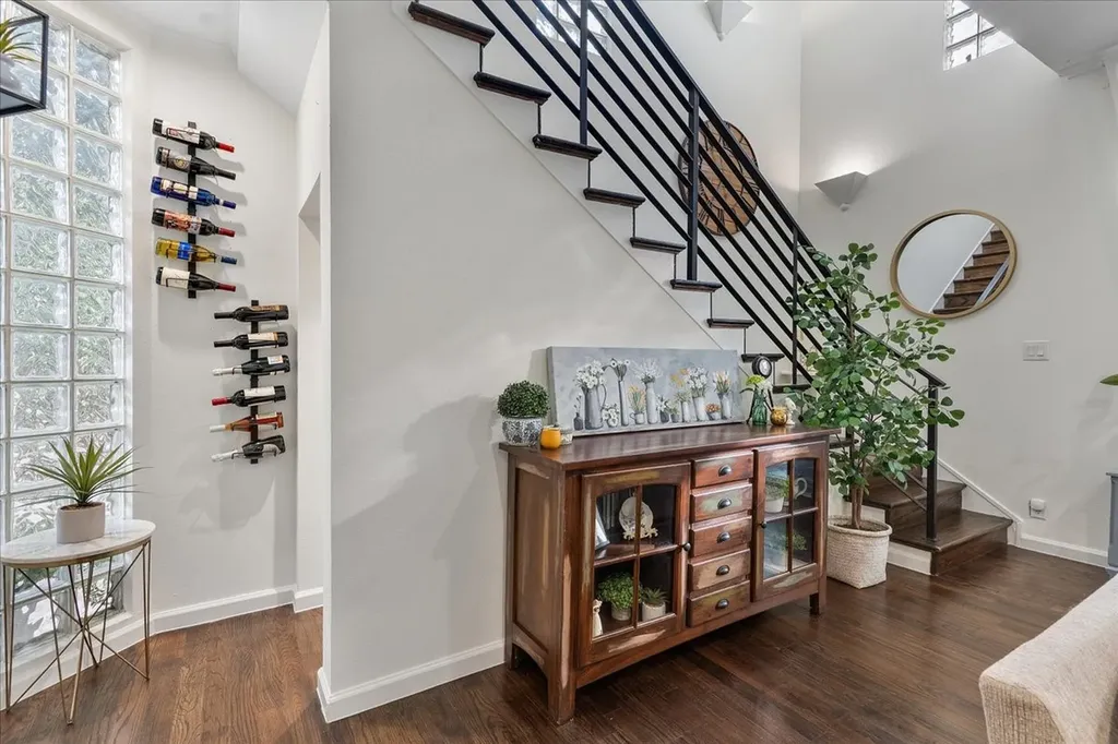 4040 Avondale Avenue Dallas TX 75219