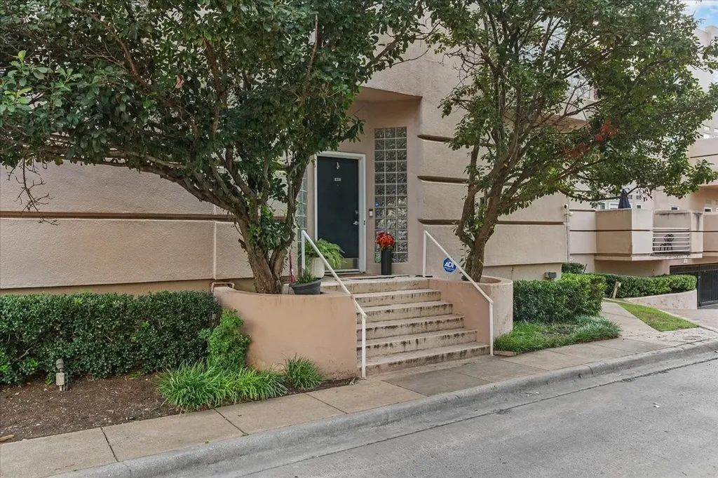 4040 Avondale Avenue Dallas TX 75219