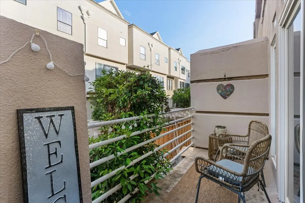 4040 Avondale Avenue Dallas TX 75219