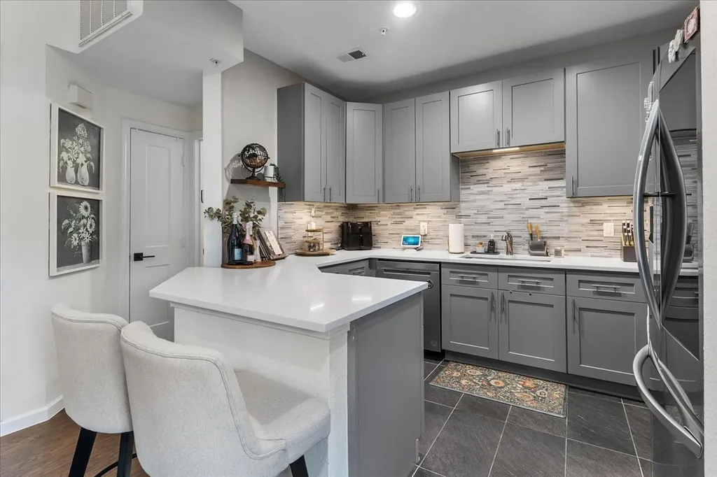 4040 Avondale Avenue Dallas TX 75219