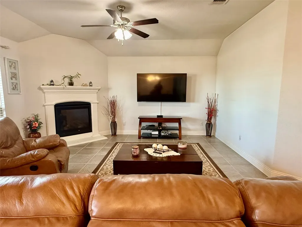 2704 Ainsworth Road Aubrey TX 76227