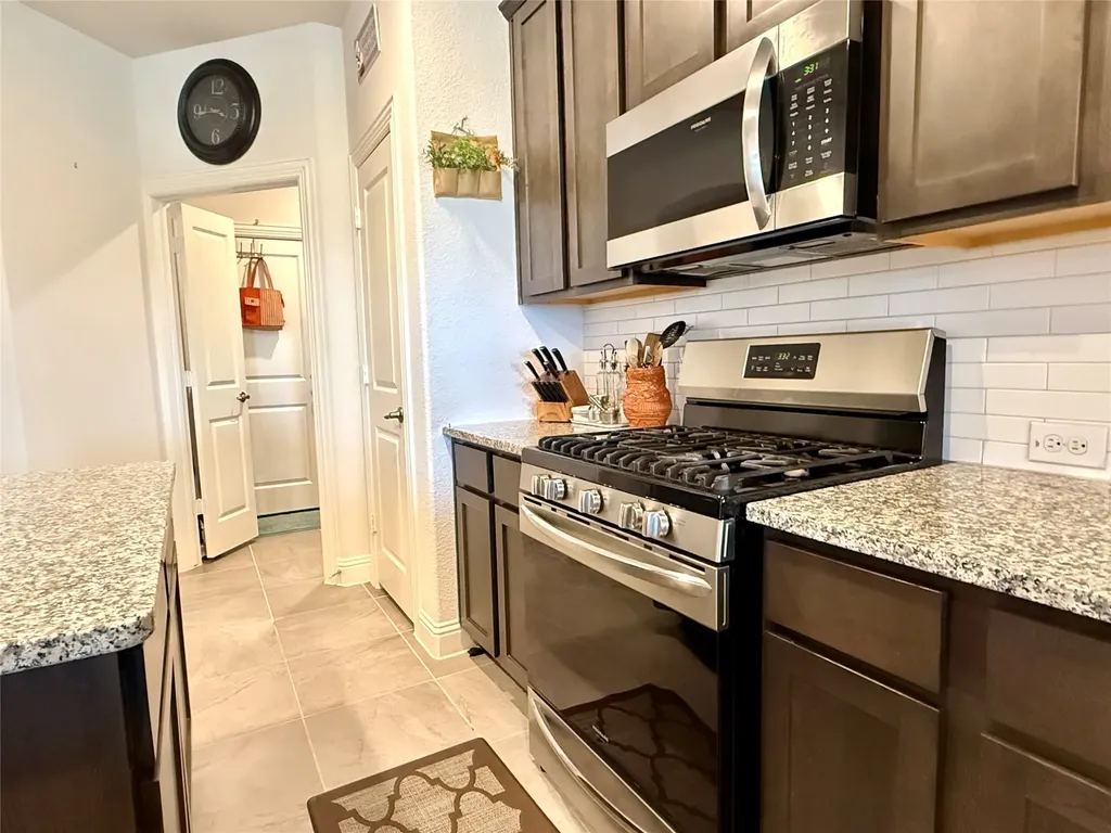 2704 Ainsworth Road Aubrey TX 76227