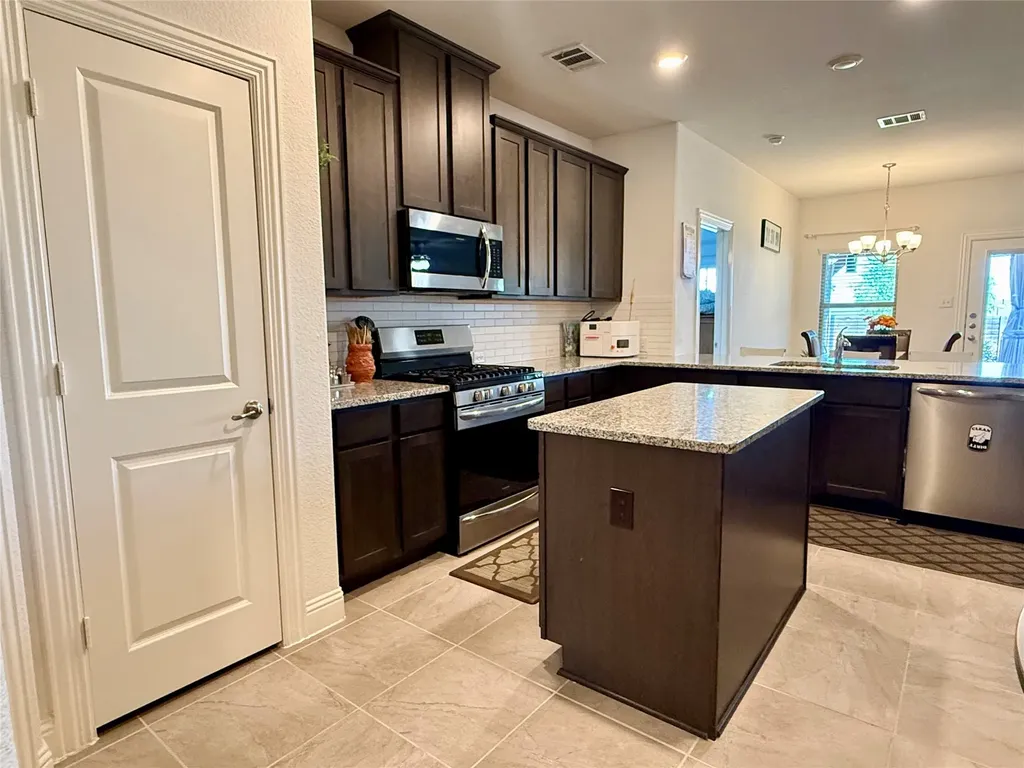 2704 Ainsworth Road Aubrey TX 76227