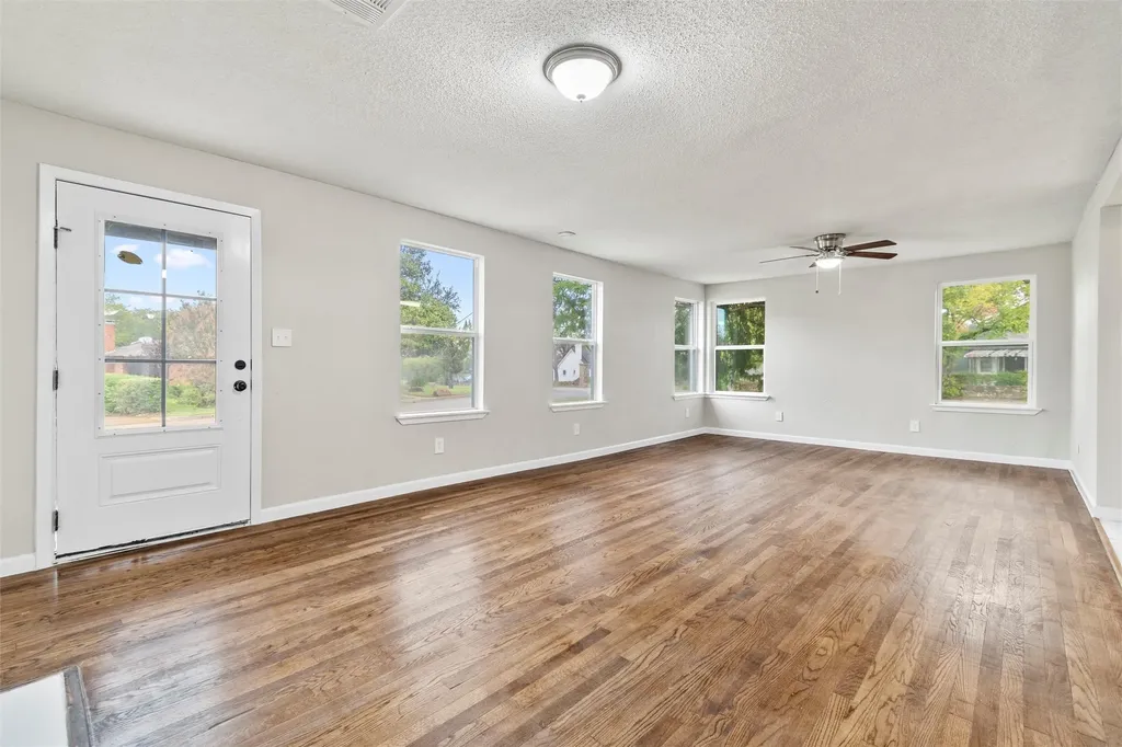 2336 Glencrest Drive Fort Worth TX 76119