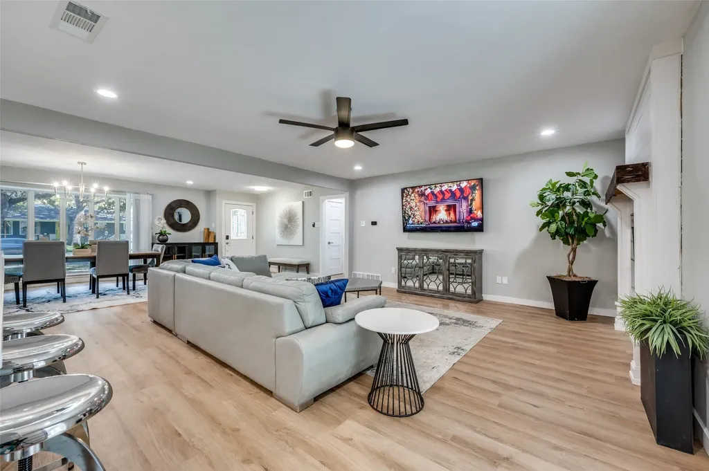 10443 Cromwell Drive Dallas TX 75229