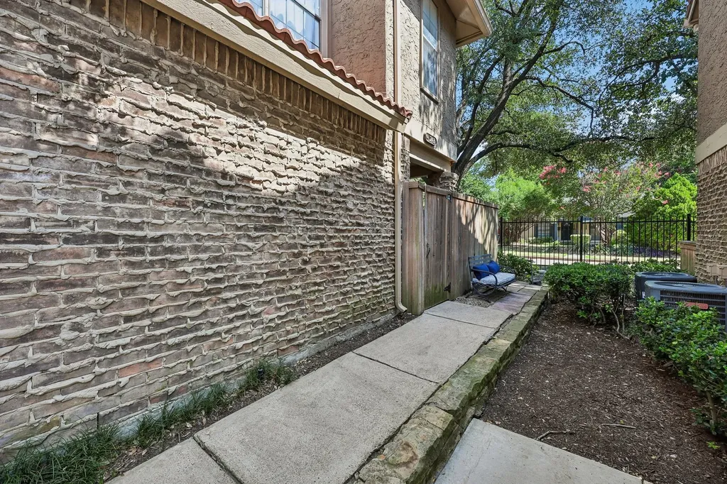 5200 Martel Avenue Dallas TX 75206