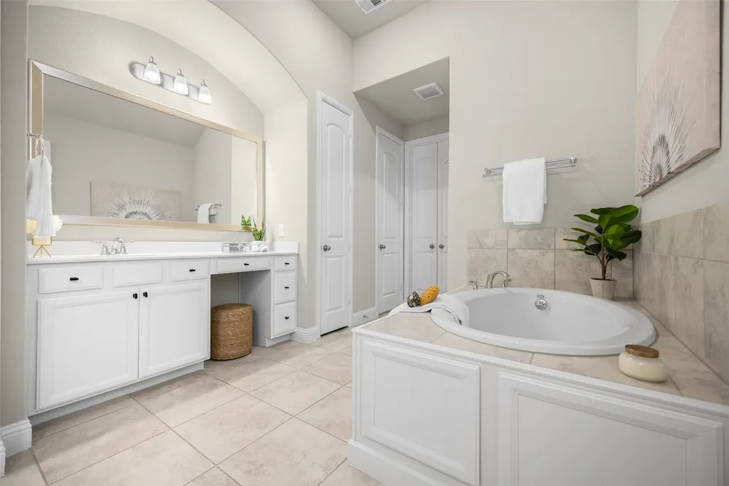 517 Lake Livingston Trail Mckinney TX 75071