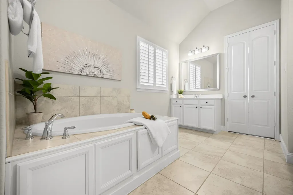 517 Lake Livingston Trail Mckinney TX 75071
