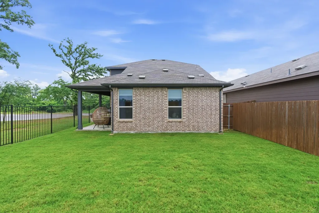 1017 King Street Aubrey TX 76227