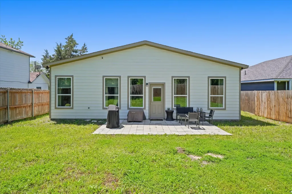 4520 Garrison Avenue Dallas TX 75216