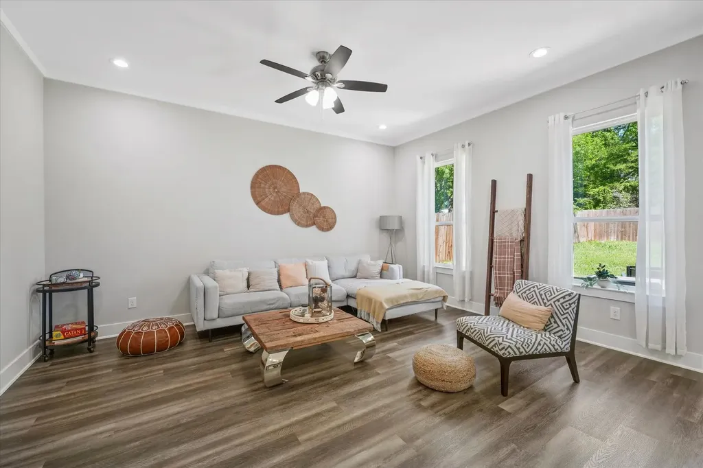4520 Garrison Avenue Dallas TX 75216