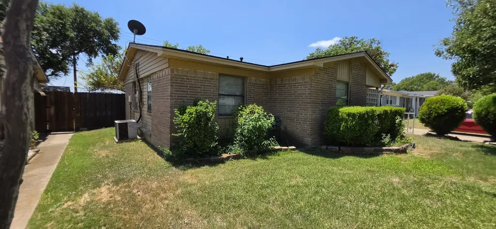 4302 Longleaf Drive Garland TX 75042