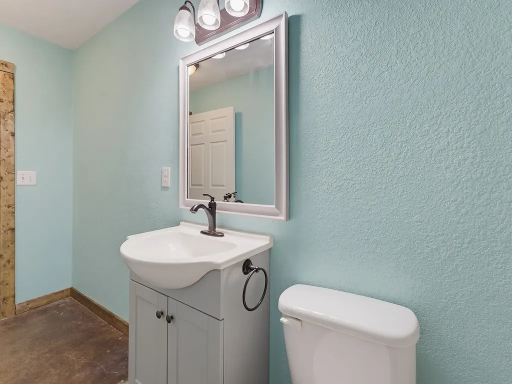 205 County Road 1794 Sunset TX 76270