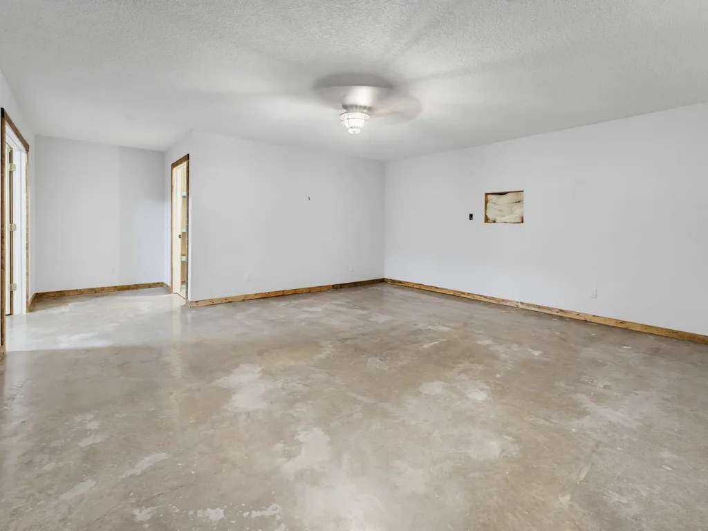 205 County Road 1794 Sunset TX 76270