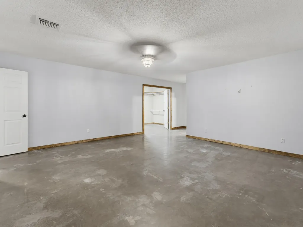 205 County Road 1794 Sunset TX 76270
