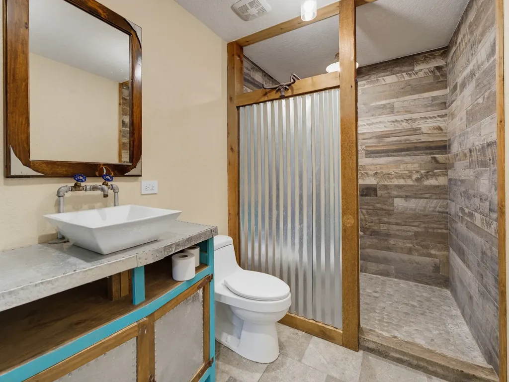 205 County Road 1794 Sunset TX 76270