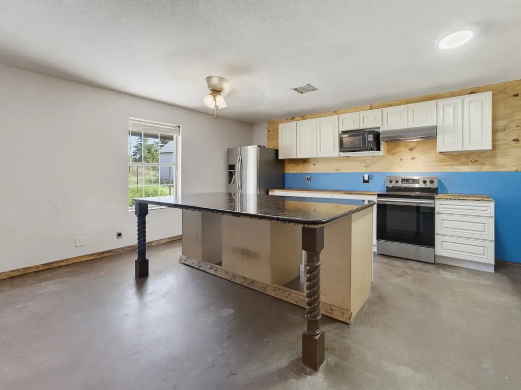 205 County Road 1794 Sunset TX 76270