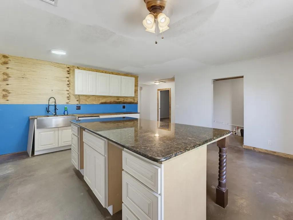205 County Road 1794 Sunset TX 76270