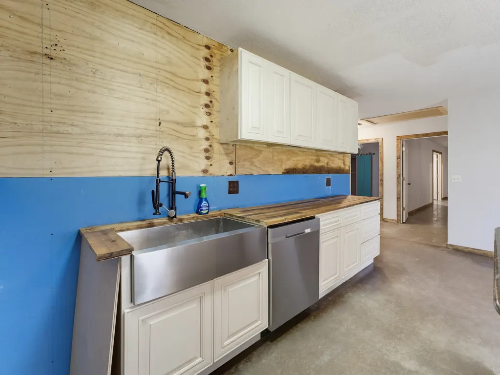 205 County Road 1794 Sunset TX 76270