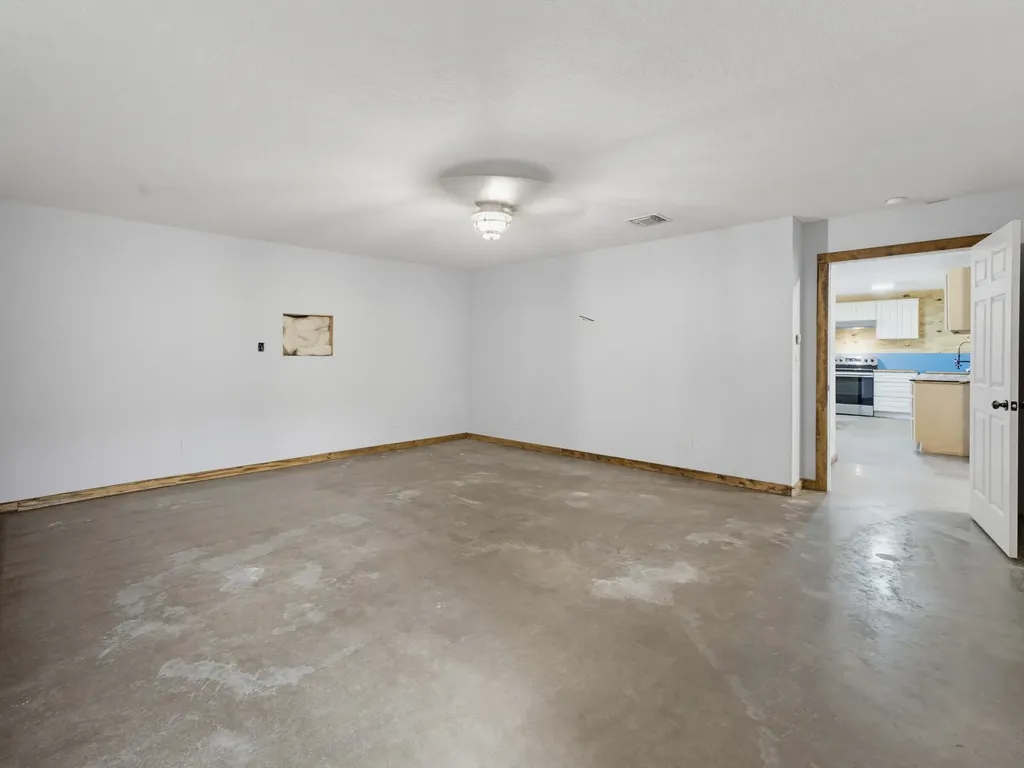 205 County Road 1794 Sunset TX 76270