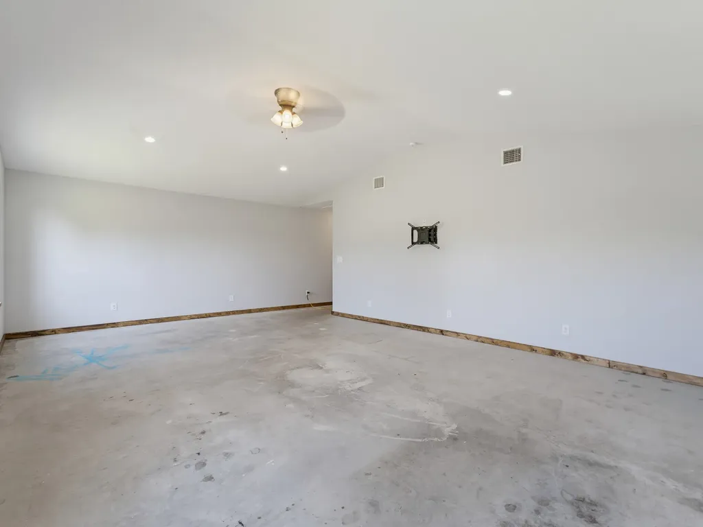 205 County Road 1794 Sunset TX 76270