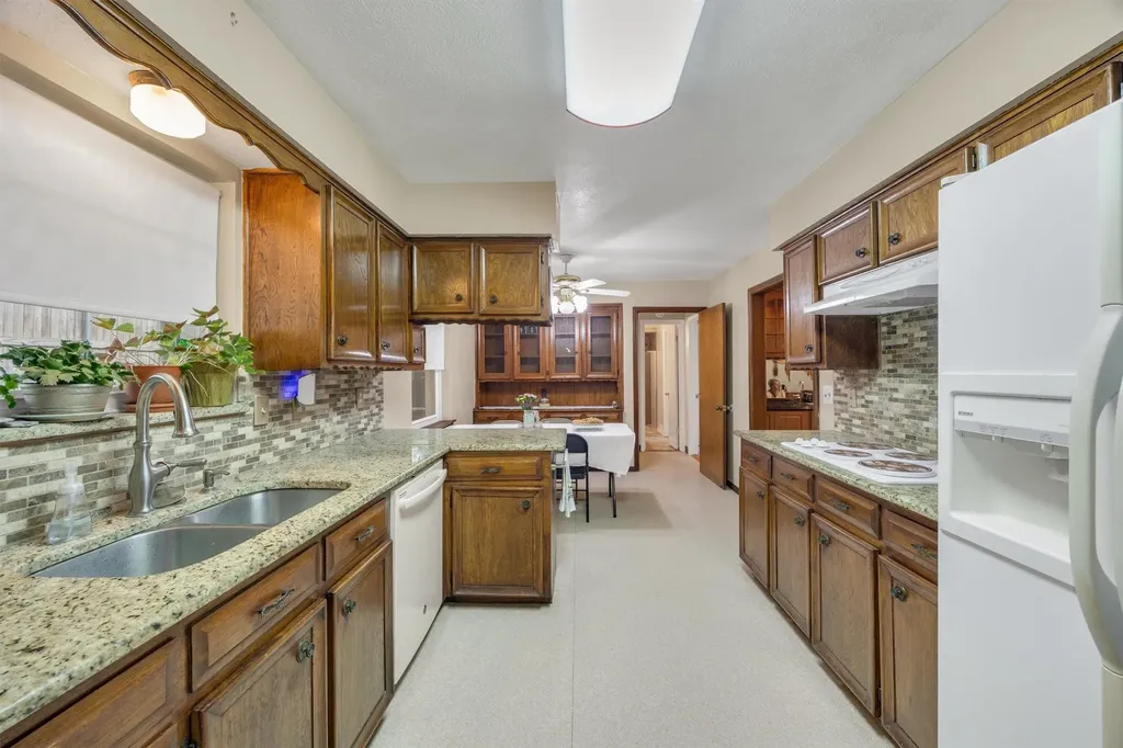 7959 Greenhollow Lane Dallas TX 75240