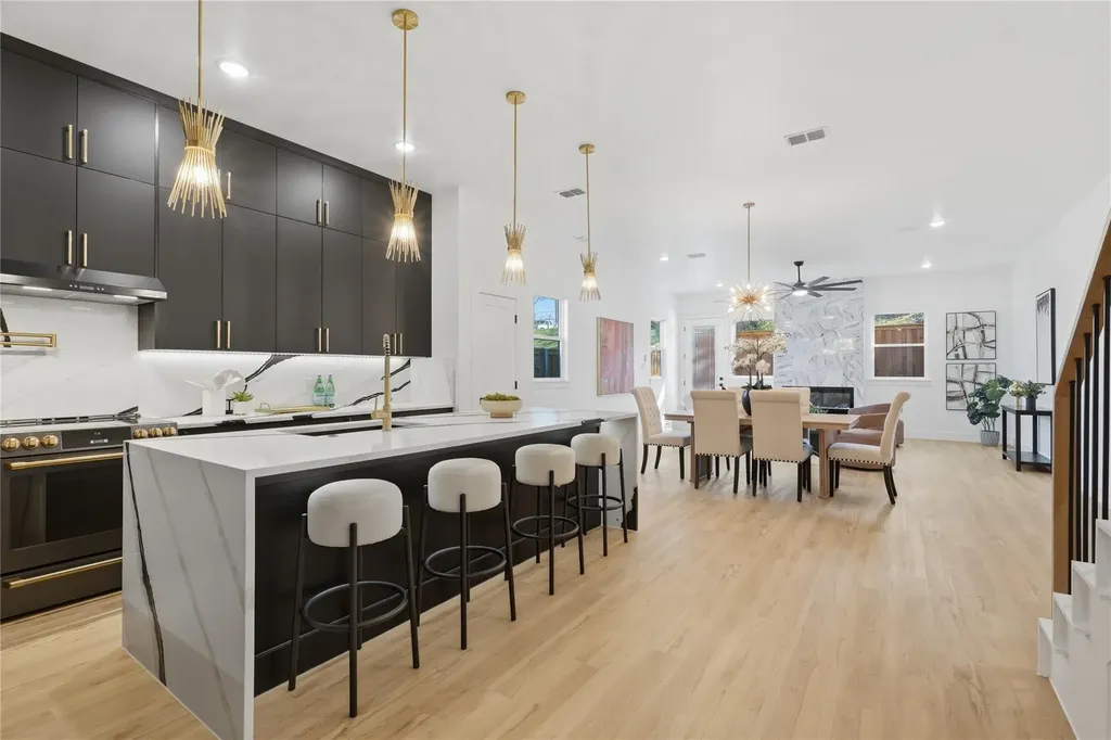 1402 Hutchins Avenue Dallas TX 75203