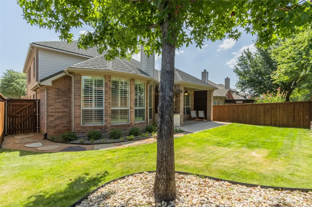 1237 Burnett Drive Lantana TX 76226