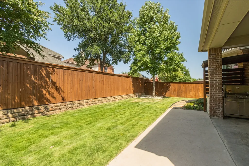 1237 Burnett Drive Lantana TX 76226