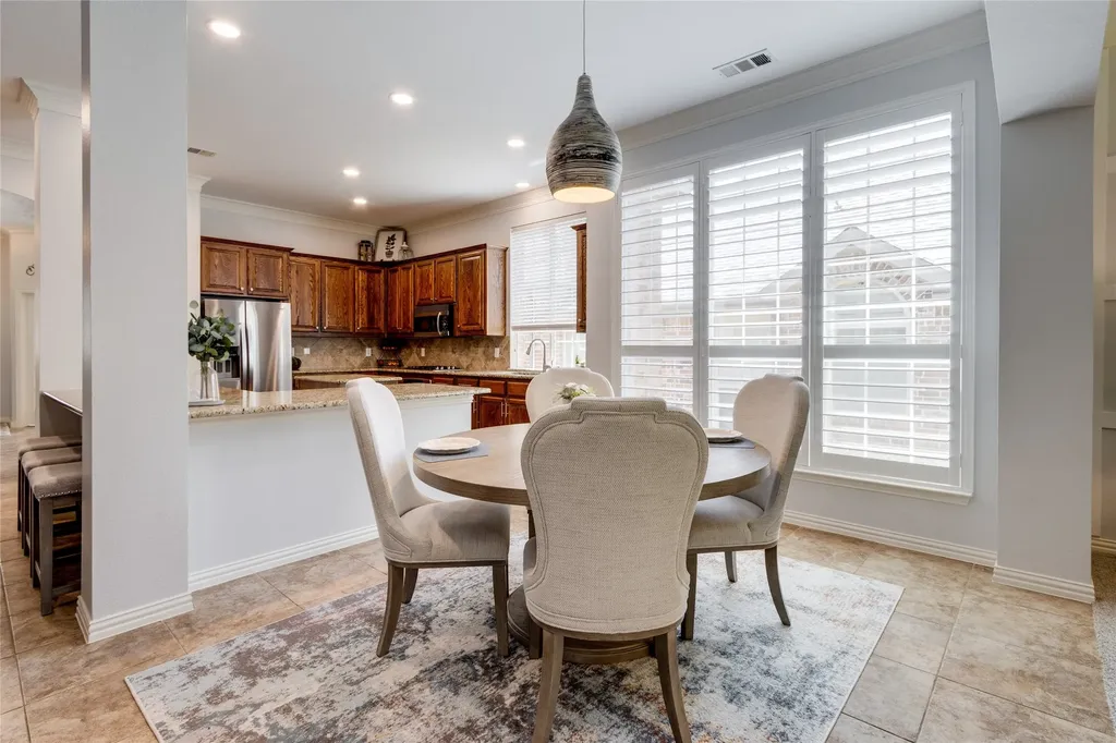 1237 Burnett Drive Lantana TX 76226