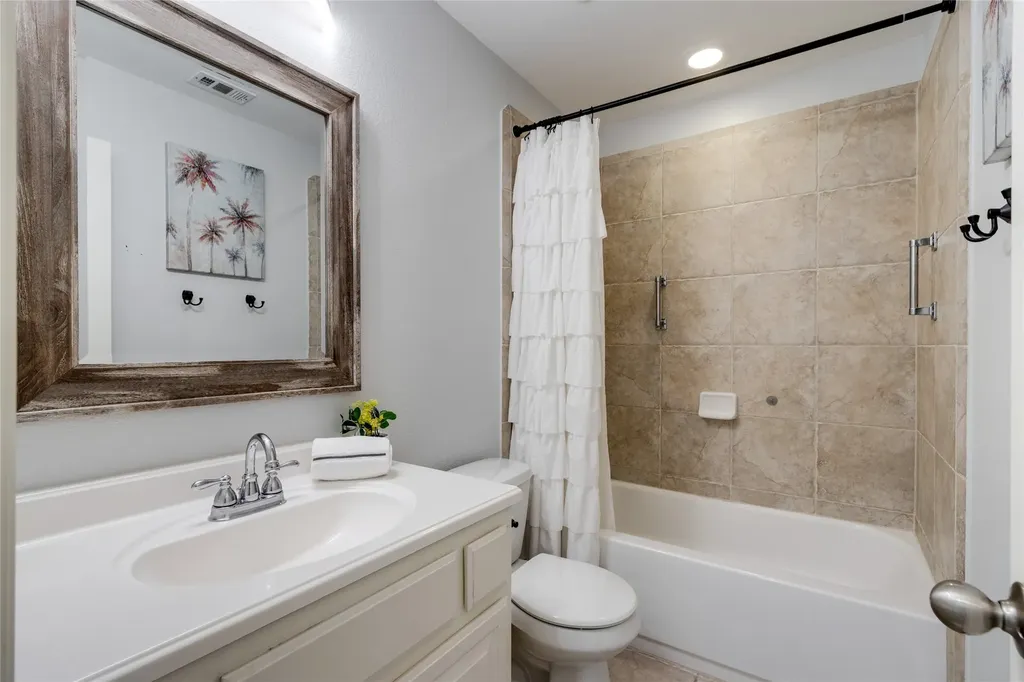 1237 Burnett Drive Lantana TX 76226