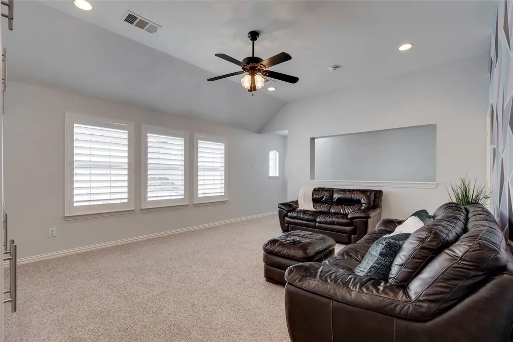 1237 Burnett Drive Lantana TX 76226