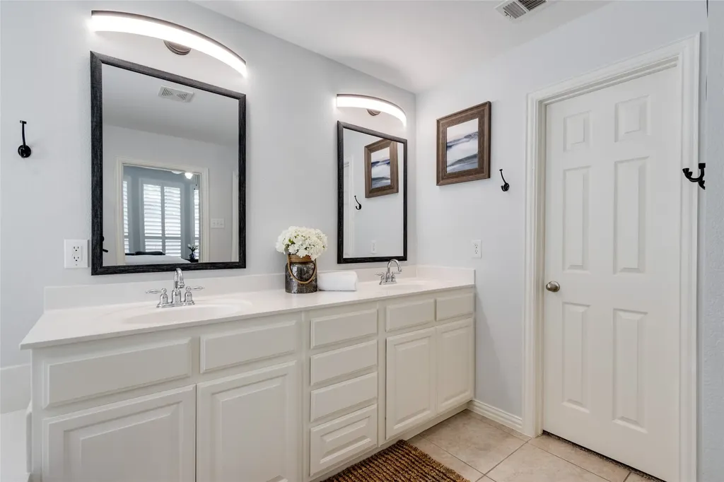 1237 Burnett Drive Lantana TX 76226