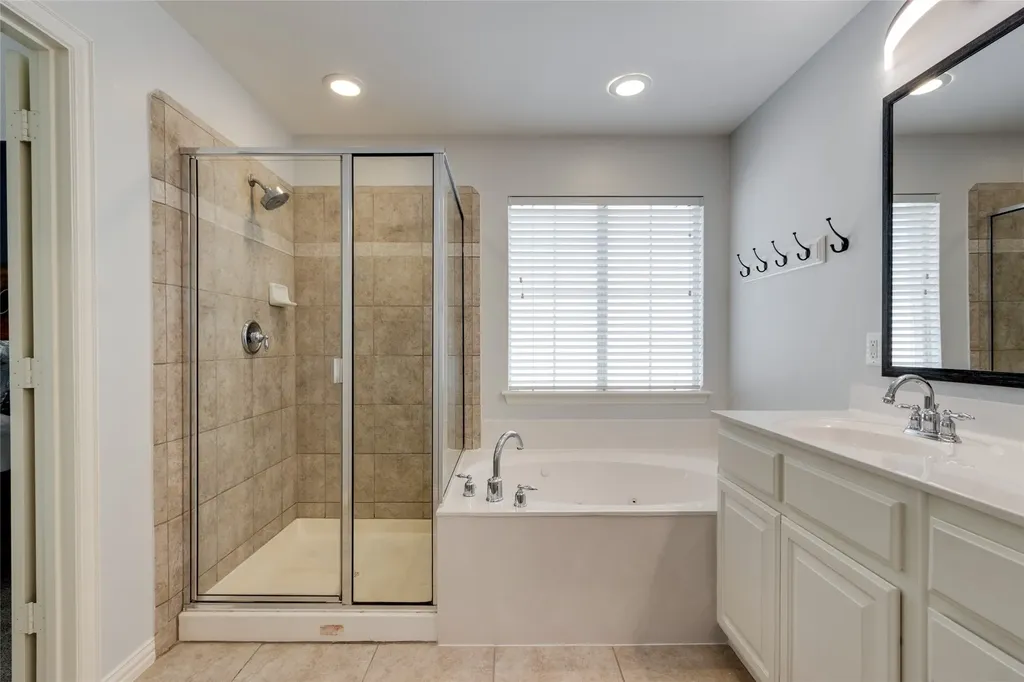 1237 Burnett Drive Lantana TX 76226