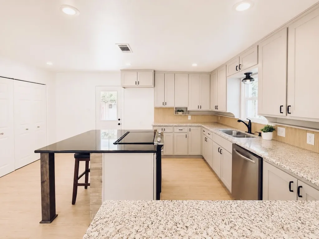 5517 Santa Barbara Avenue Fort Worth TX 76114