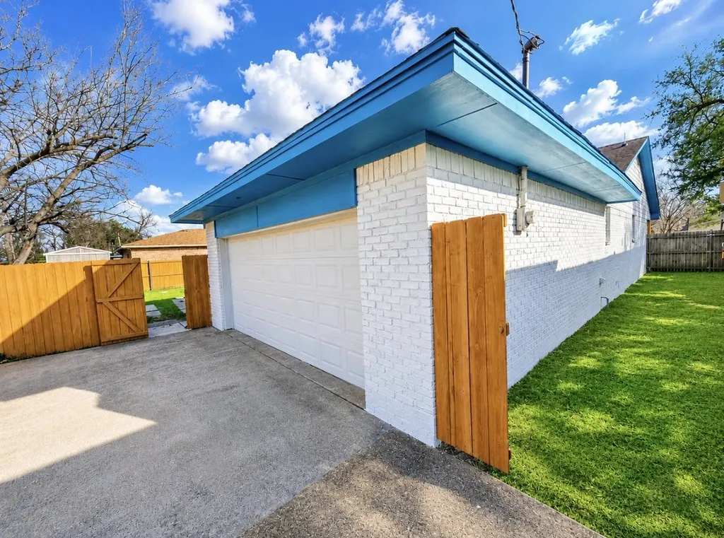 5737 Everglade Road Dallas TX 75227