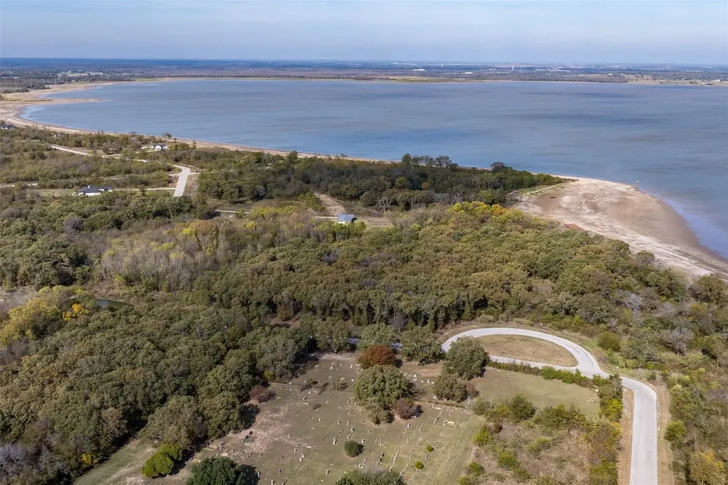 8375 Southern Shore Court Kemp TX 75143