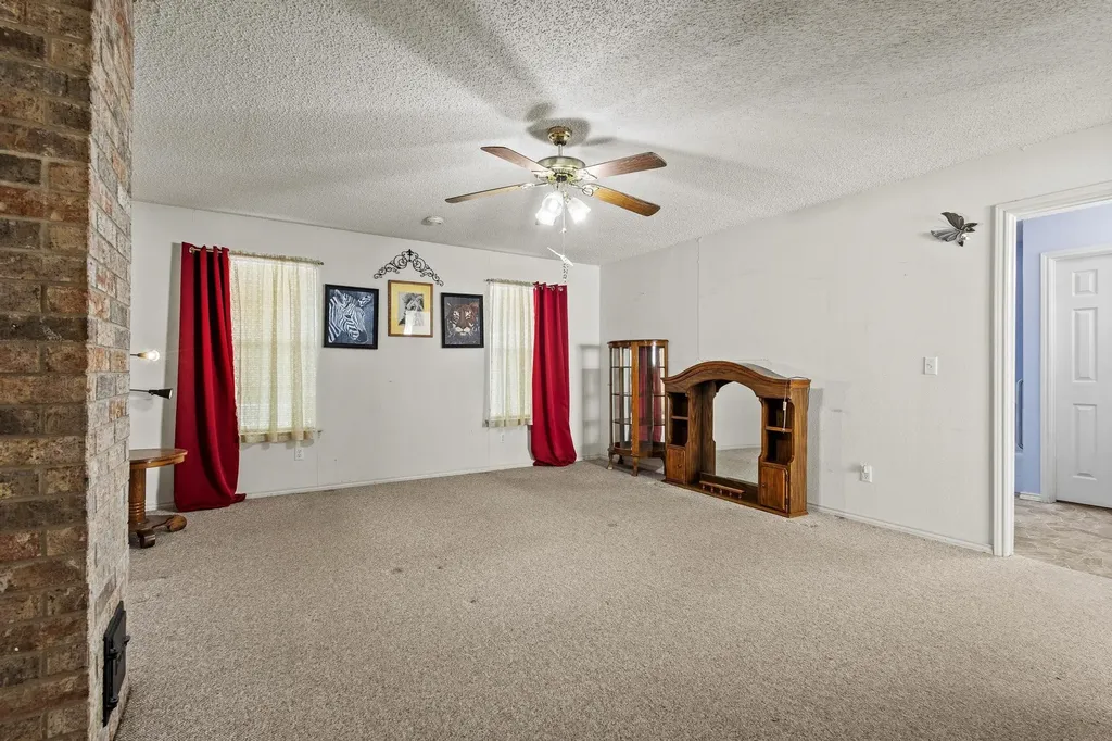 1858 Farm Road 1506 Paris TX 75460