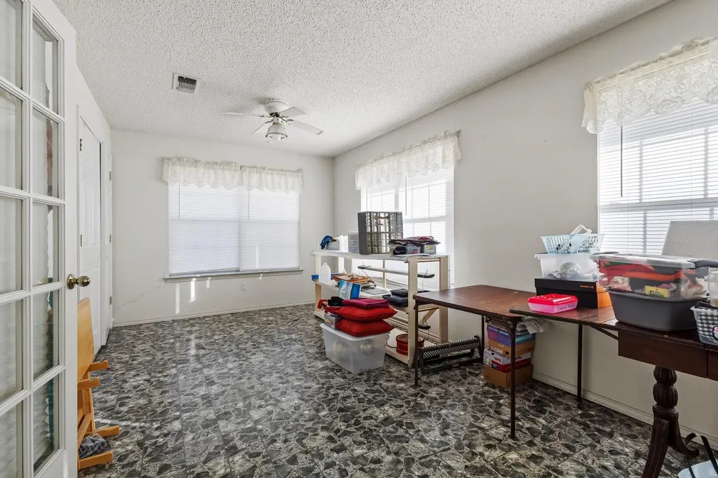 1858 Farm Road 1506 Paris TX 75460