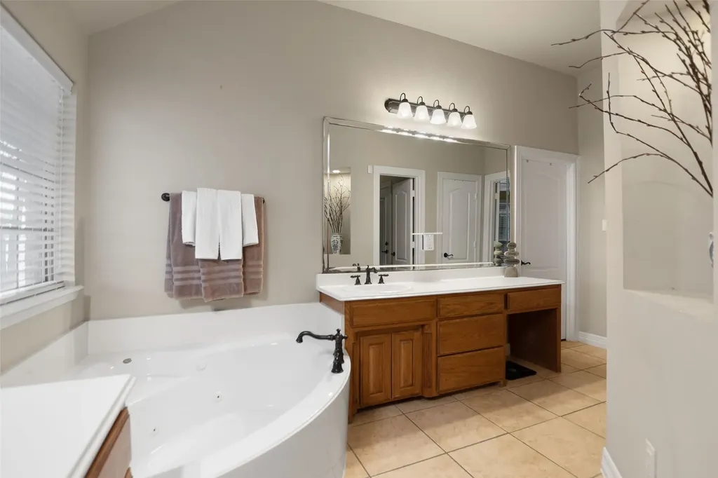 100 Parker Oaks Lane Weatherford TX 76087