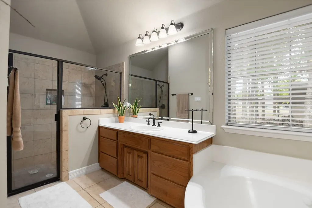 100 Parker Oaks Lane Weatherford TX 76087