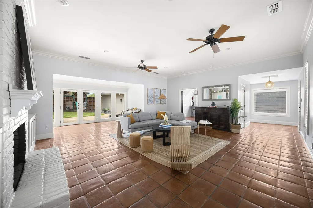 9535 Viewside Drive Dallas TX 75231