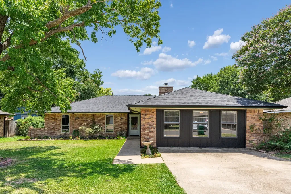 110 Bryn Mawr Lane Waxahachie TX 75165